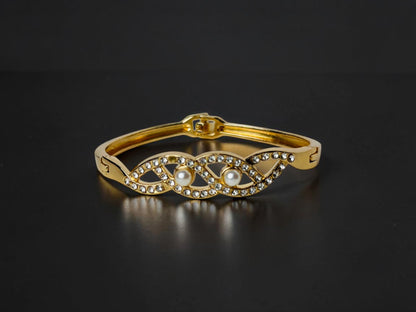 Wavy Pearl Bangle