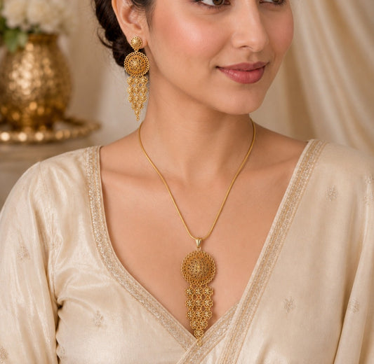 Gold Floral Pendant Set